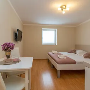 https://apartments-leonarda-trogir.hotels-in-trogir.com