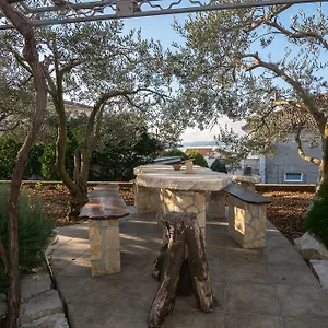 https://apartments-marina-trogir-21223-2.hotels-in-trogir.com
